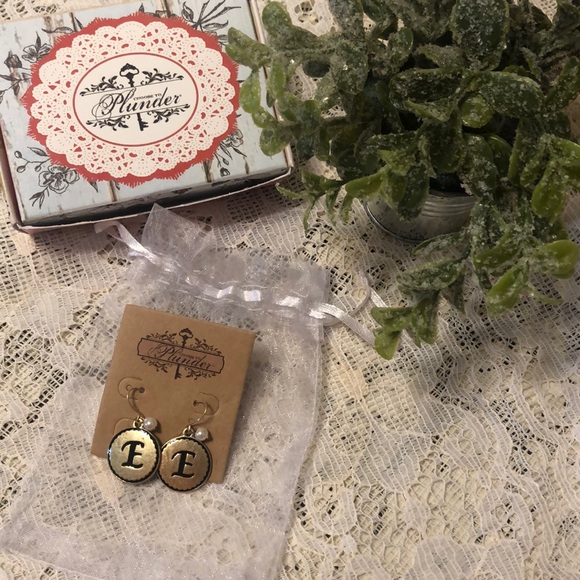 Plunder Glenda Monogram E brushed gold ear… - Picture 1 of 4